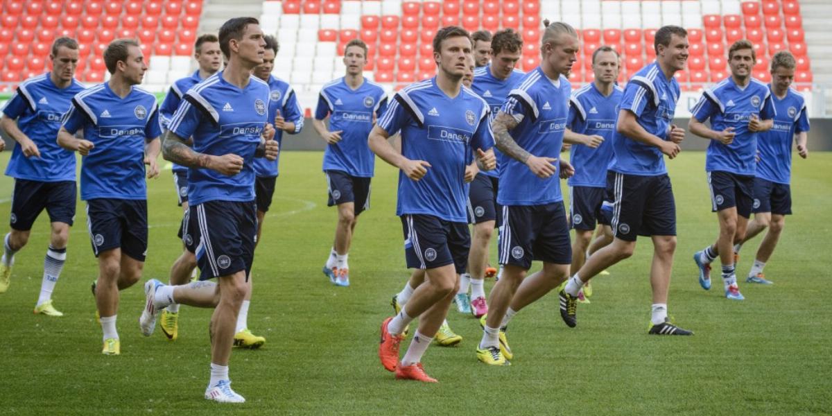 A dánok győzni szeretnének az új debreceni stadionban, míg Pintér Attila csapata javításra készül FOTÓ: MTI/CZEGLÉDI ZSOLT