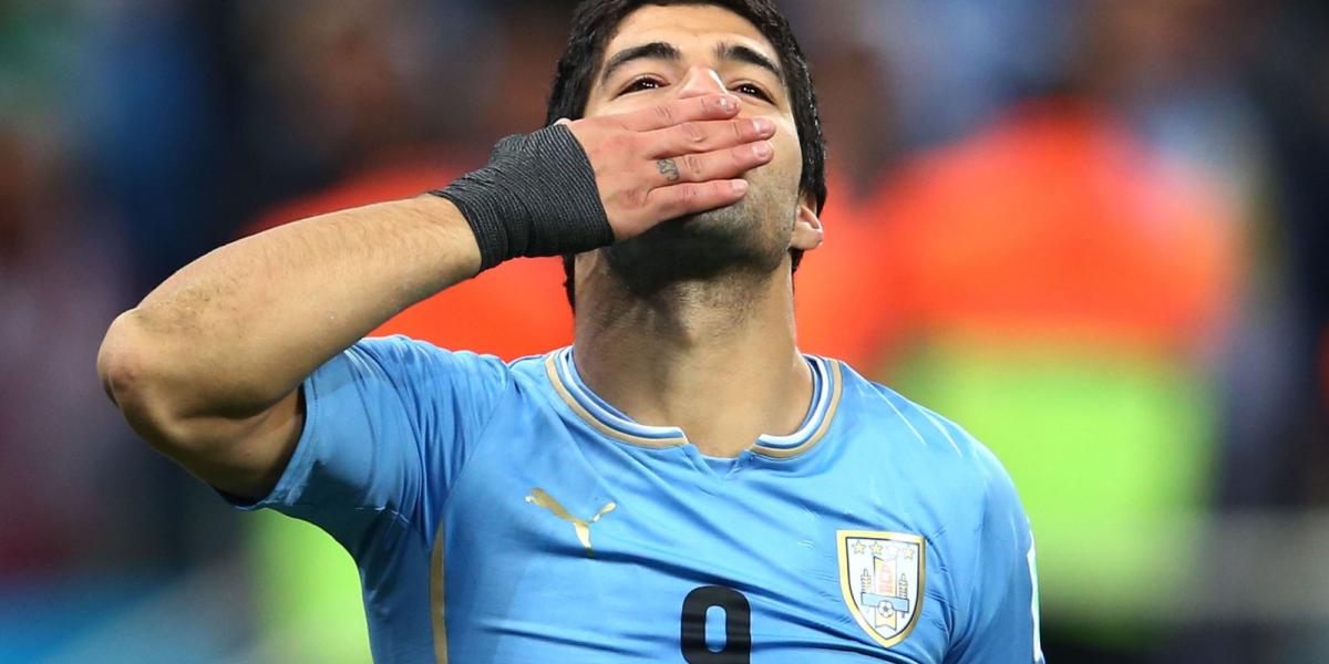 Luis Suarez csókoltat mindenkit. Fotó: Julian Finney/Getty Image