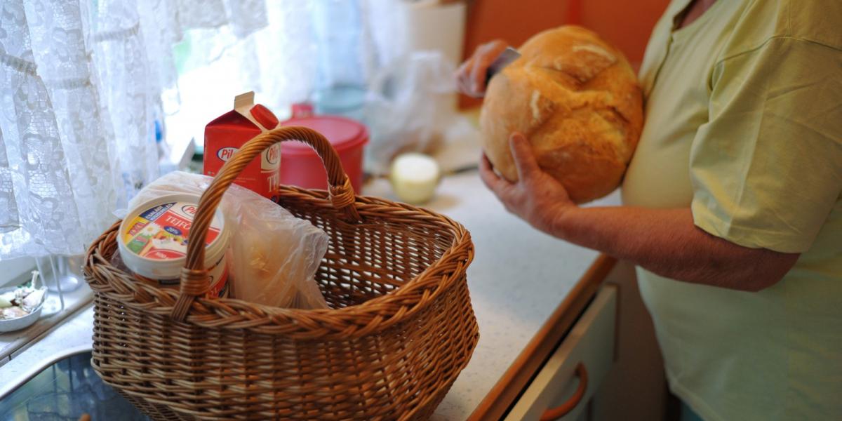 Nyugdíjaskosár – mivel januárban 2,4 százalékkal emelkedtek a nyugdíjak, infl áció pedig nincs, ősszel elmarad a kiegészítés FOT