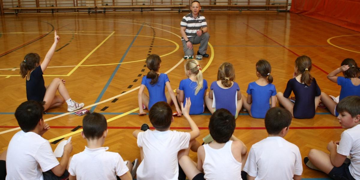 Egy felmérés szerint a tanárok többsége nem a fizetés miatt érzi magát rosszul. Fotó: K2 Press/Népszava