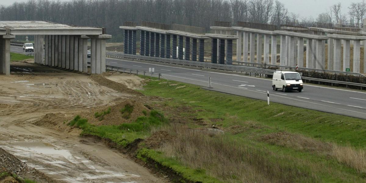 Az aszfaltadó esetleges bevezetése valójában nem az útépítésről, hanem a beruházókról szól FOTÓ: K2 PRESS