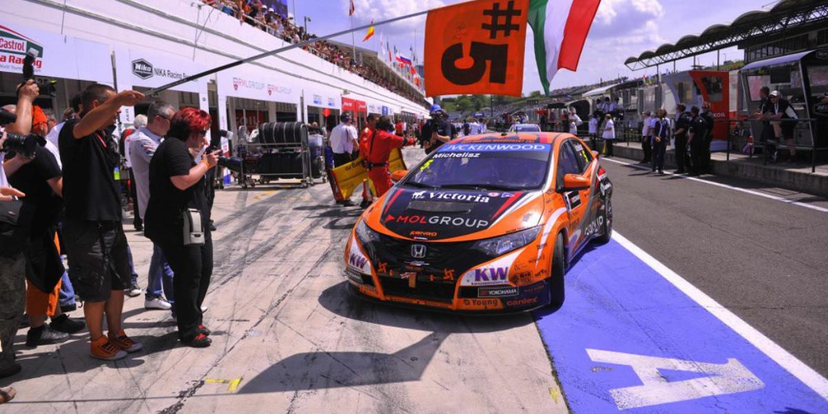 A magyar autósport egyik jelenlegi ékköve: Michelisz Norbert FOTÓ: BIELIK ISTVÁN