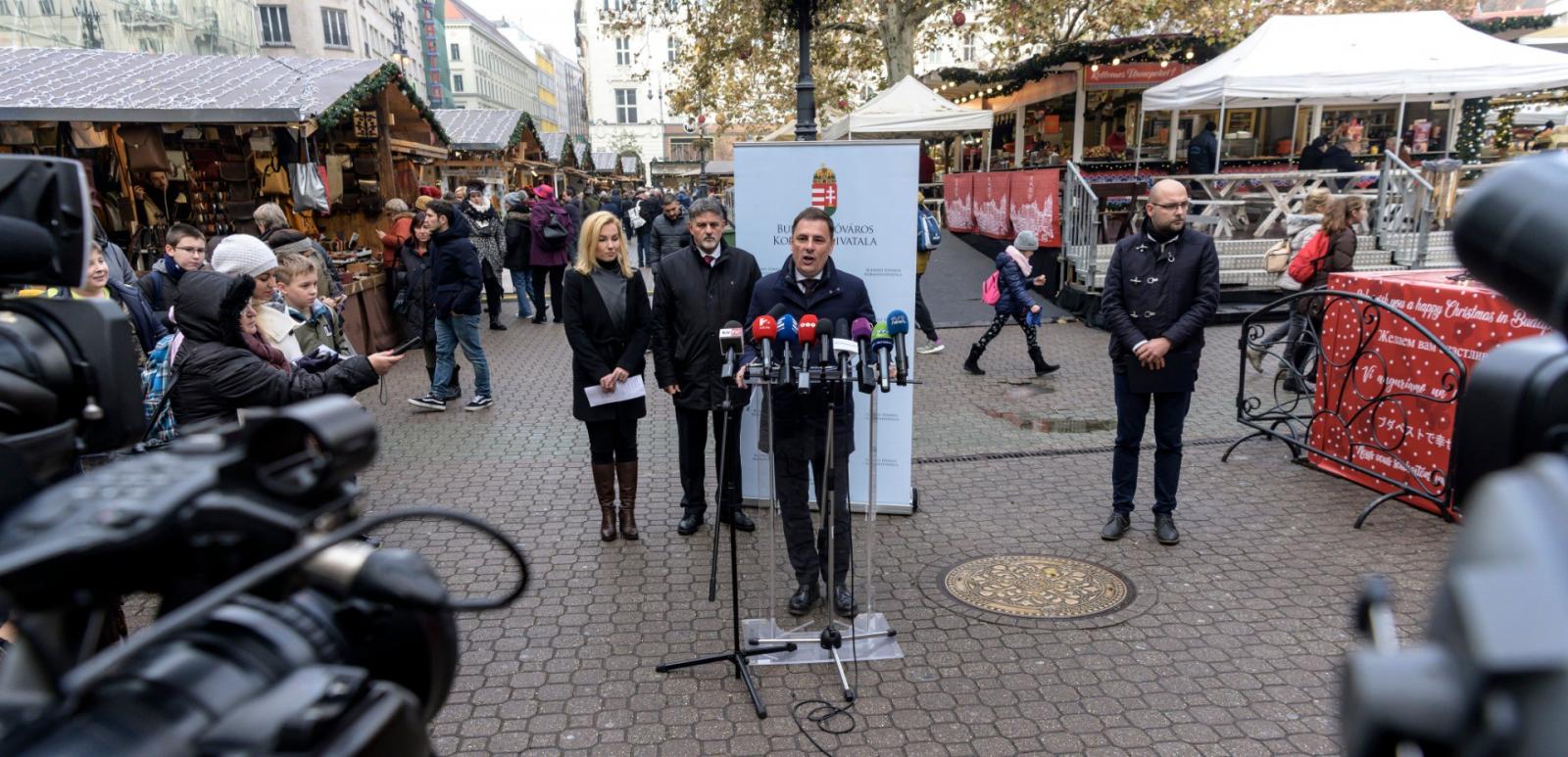 Tuzson Bence, a Miniszterelnökség közszolgálatért felelős államtitkára (k) a karácsonyi fogyasztóvédelmi ellenőrzésekről tartott