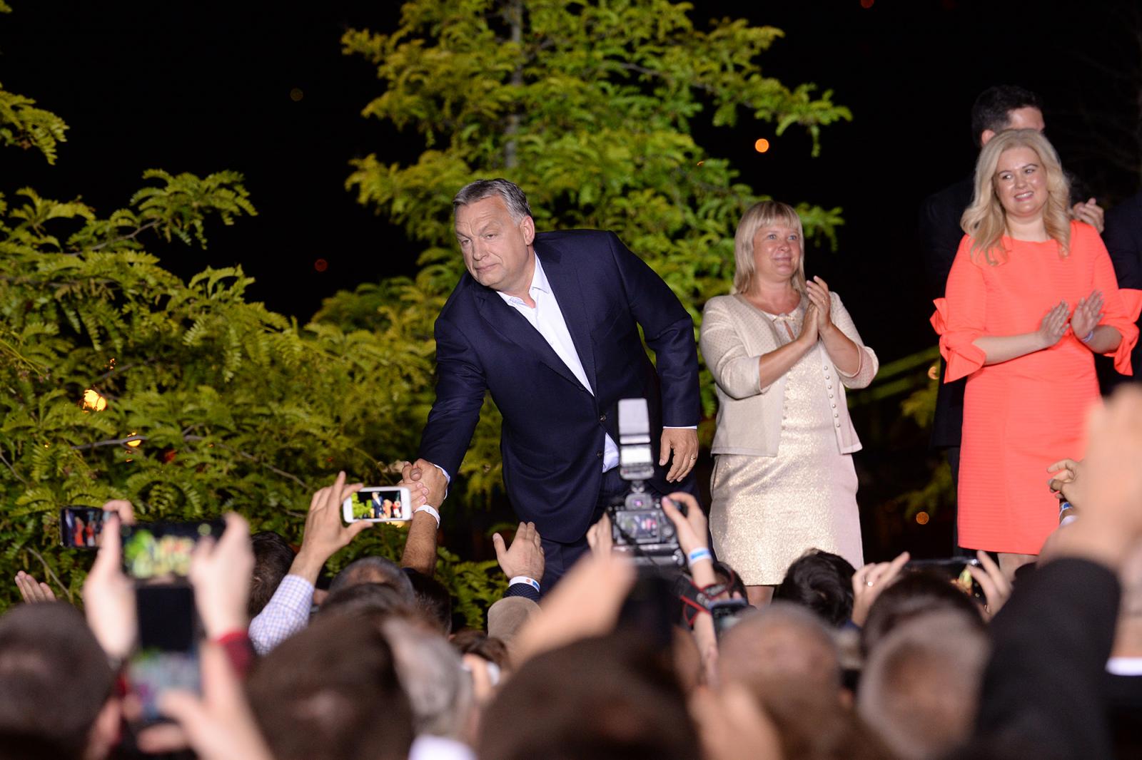 Cseh Katalin, a Momentum listavezetője és Fekete-György András, a párt elnöke a Momentum eredményváró rendezvényén