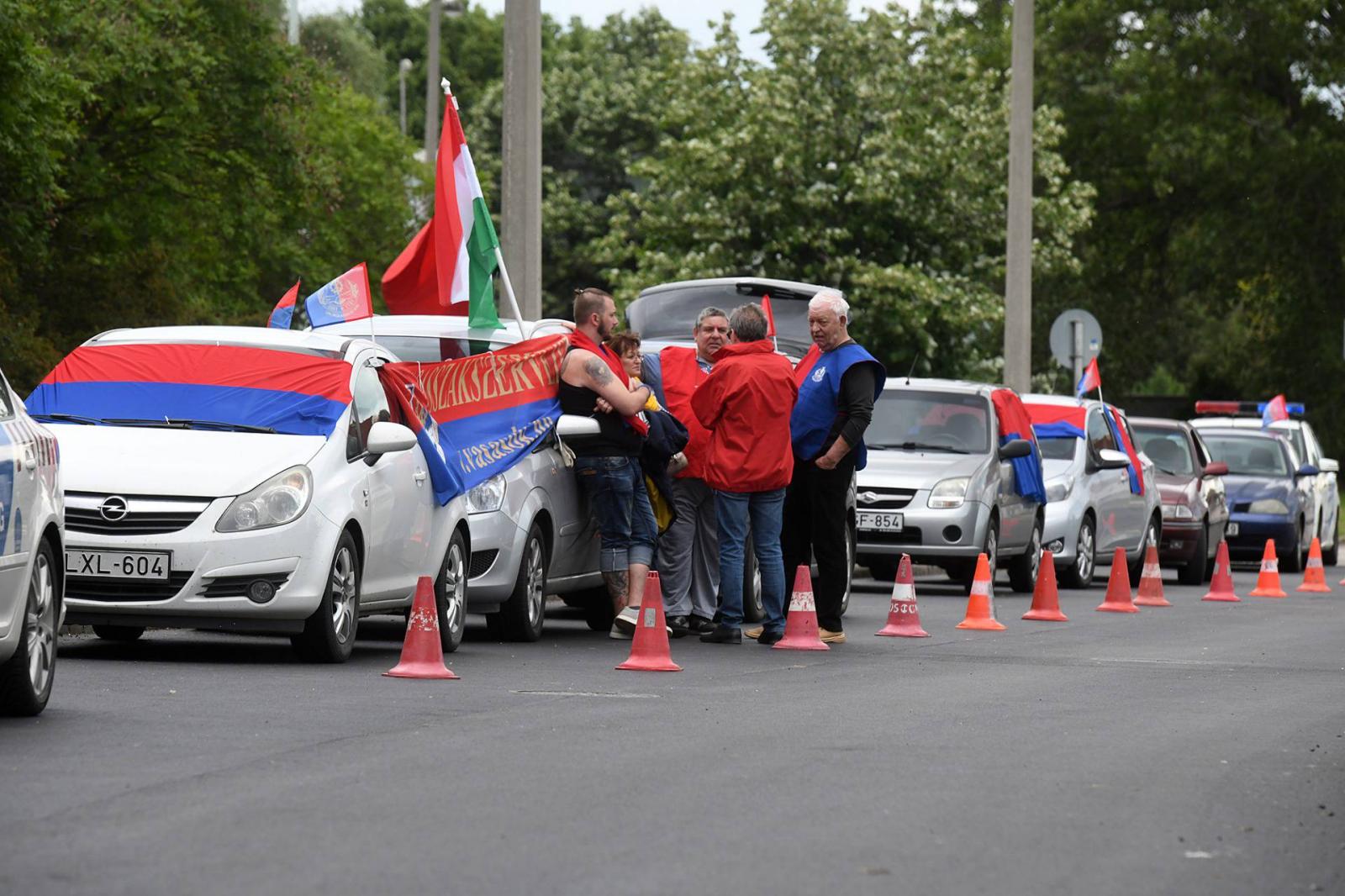 Szakszervezeti tiltakozáds májusban