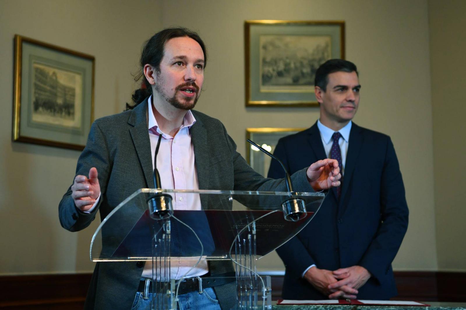 Pablo Iglesias, az Unidas Podemos vezetője és Pedro Sánchez