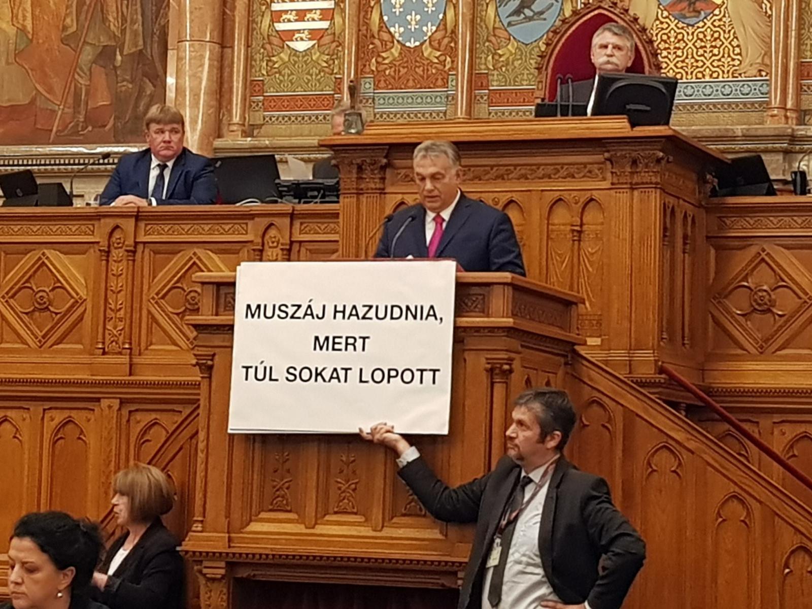 Tózsa István szerint a képviselői tiltakozás az, ami nem tesz jót az országimázsnak