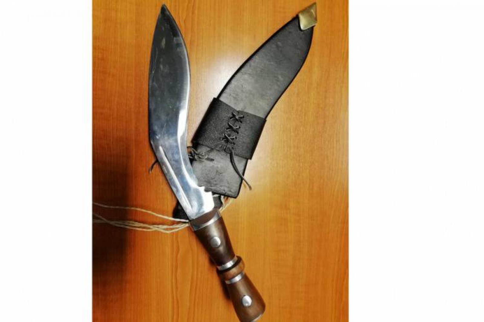 A lefoglalt tőr (kukri)