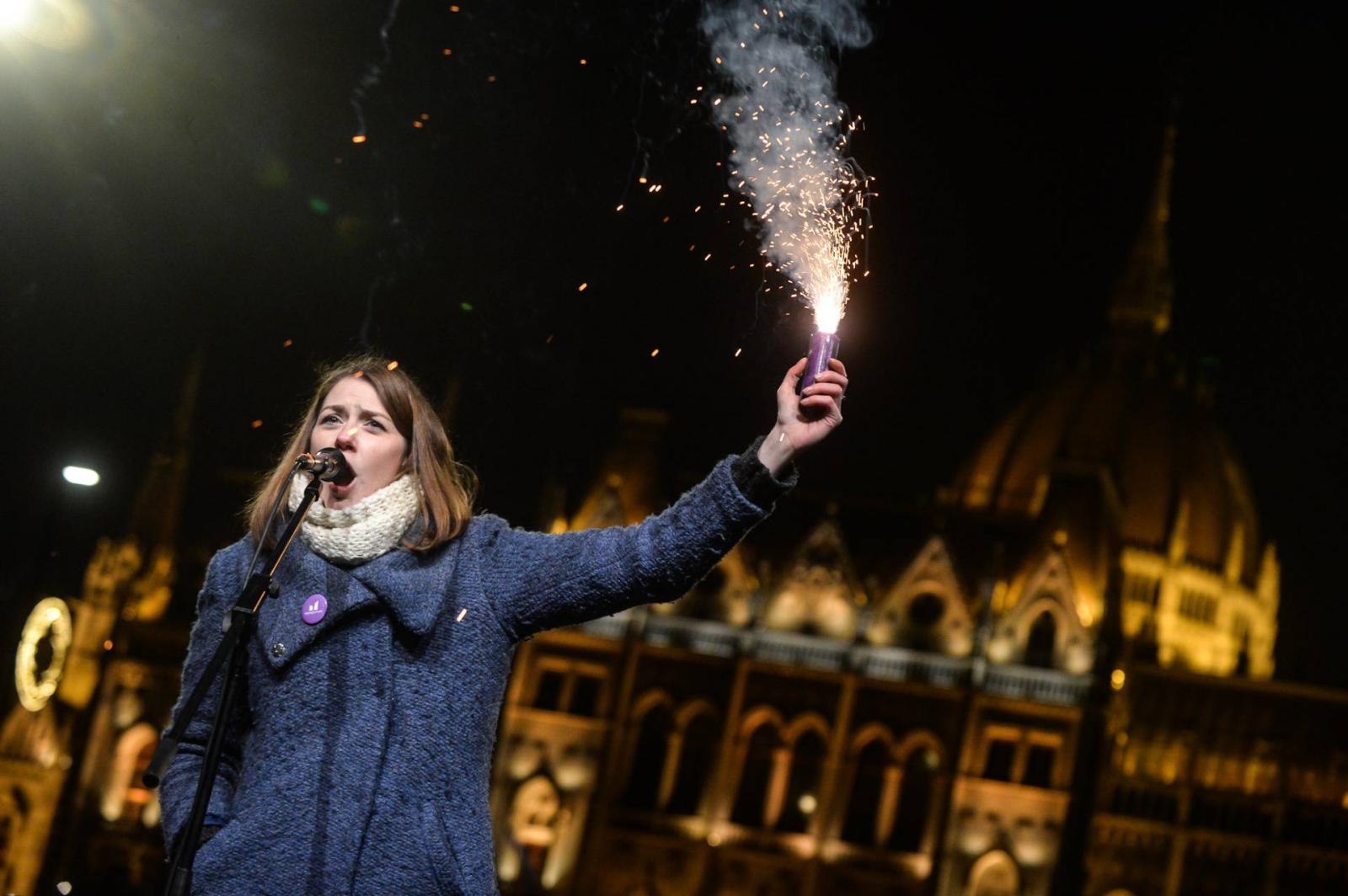 Donáth Anna kezéből ezt a füstgyertyát már nem csavarták ki