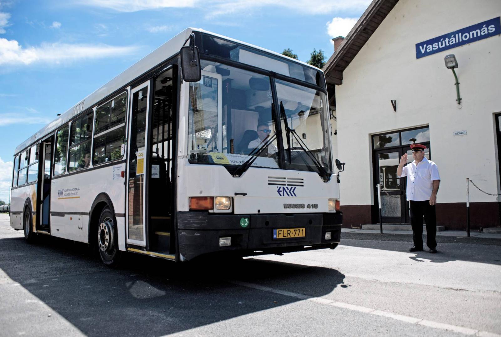 Kaotikus állapotok: kalauz indítja a buszsofőrt Nagyatádon