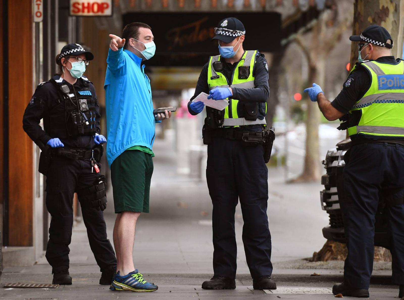 A kijárási korlátozást ellenőrzik Melbourne-ben