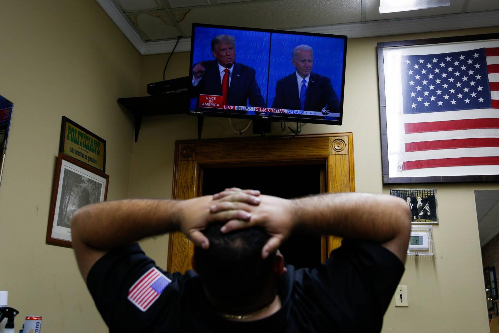 People watch 2020 final presidential debate