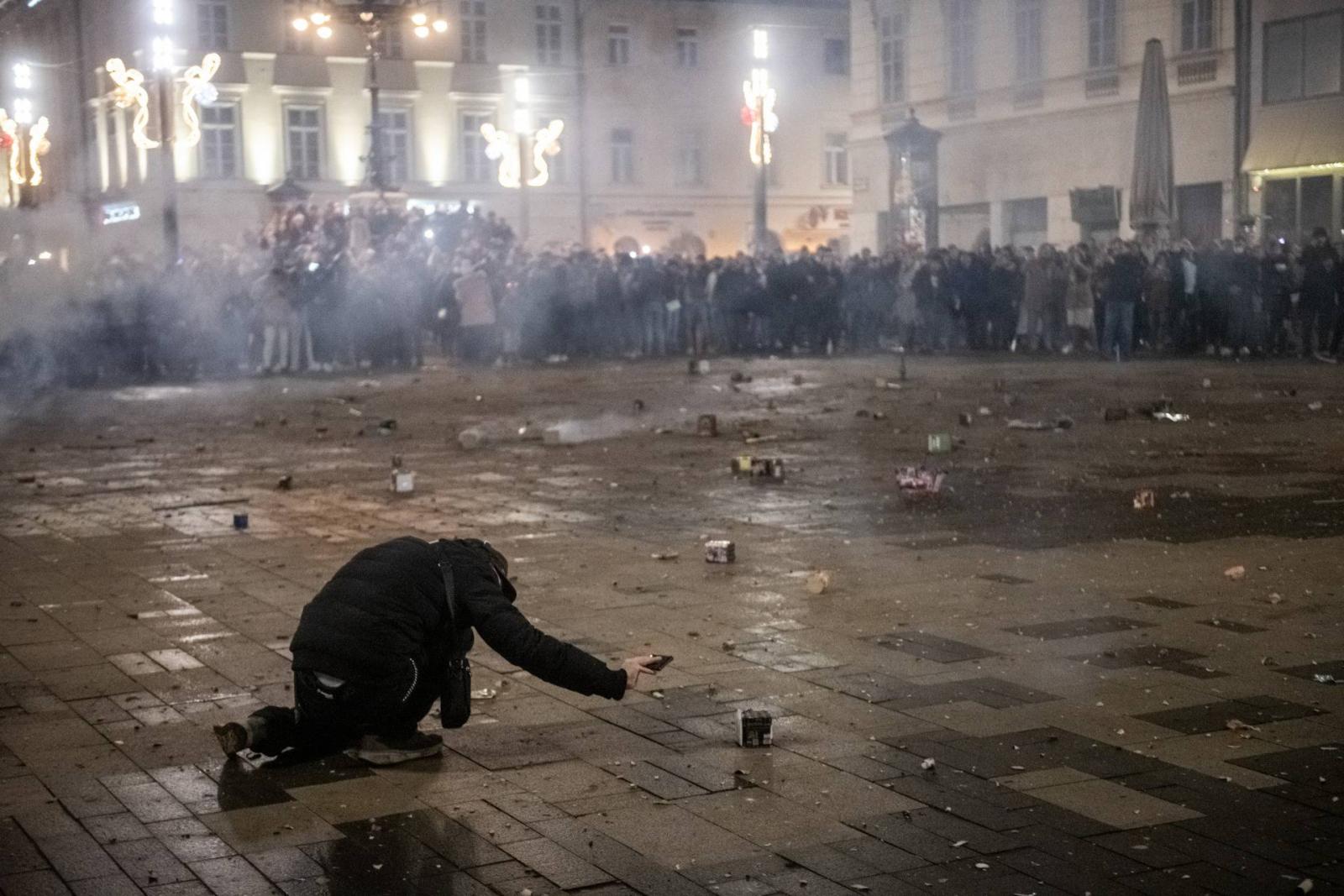 Újévköszöntő utcabál Budapest belvárosában, a Deák tér és Vörösmarty tér környékén.