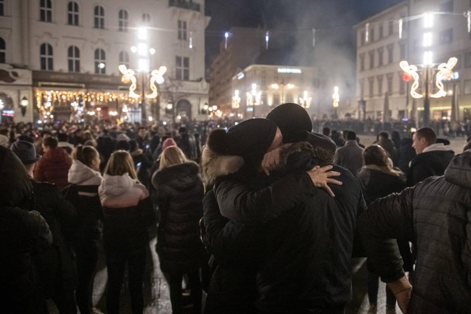 Újévköszöntő utcabál Budapest belvárosában, a Deák tér és Vörösmarty tér környékén.