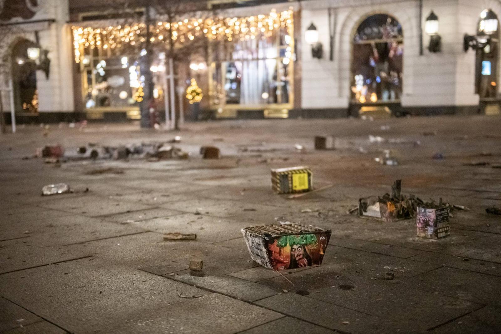 Újévköszöntő utcabál Budapest belvárosában, a Deák tér és Vörösmarty tér környékén.