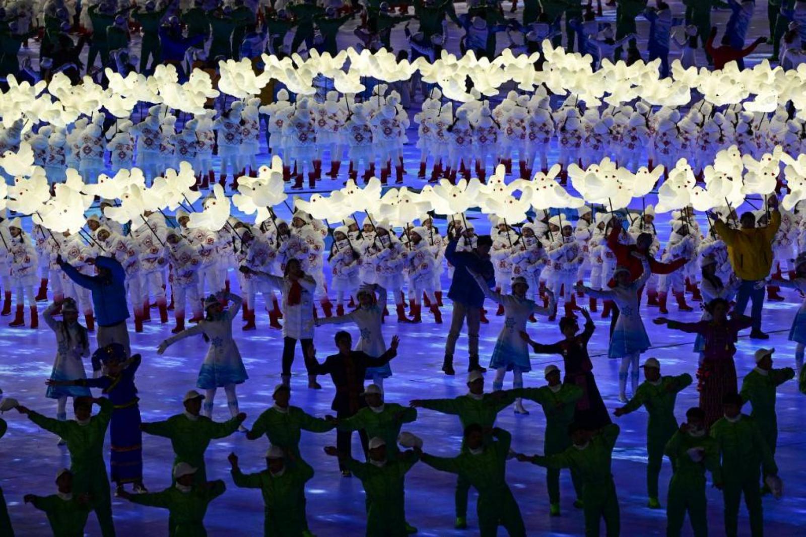 A stadion áttekintése a 2022-es pekingi téli olimpiai játékok megnyitóünnepségén a madárfészekként ismert Nemzeti Stadionban, Pekingben, 2022. február 4-én.