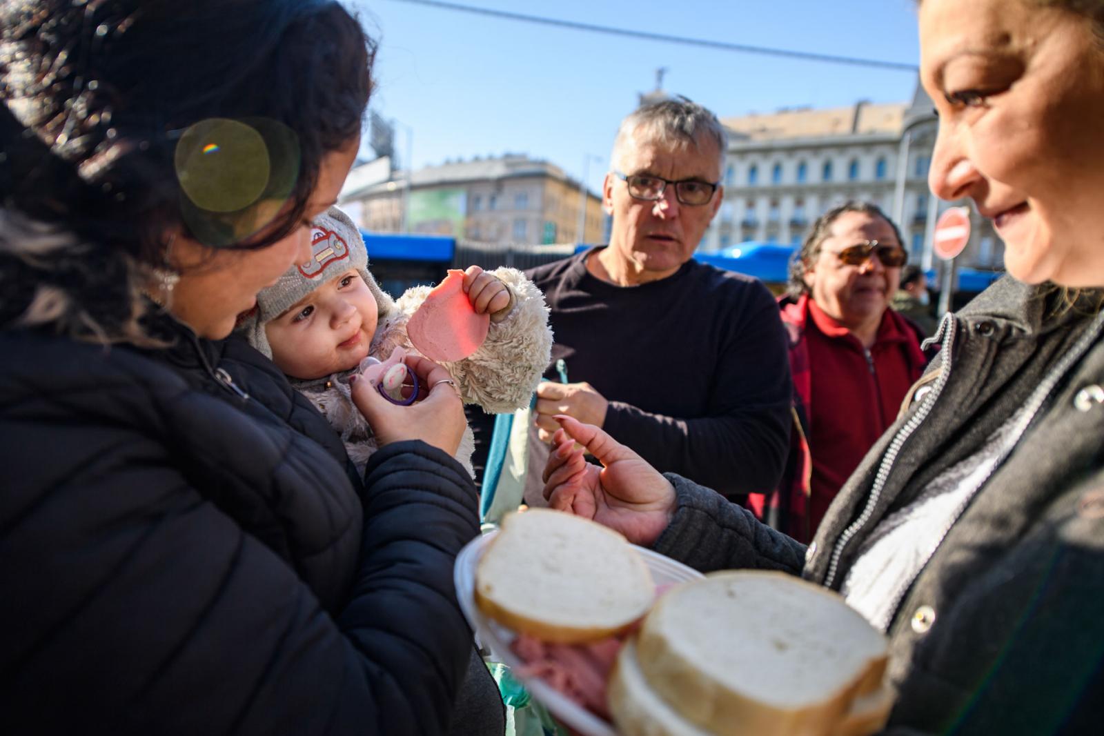 2022. február 28.
menekültek érkeznek Ukrajnából a Nyugati pályaudvarra.