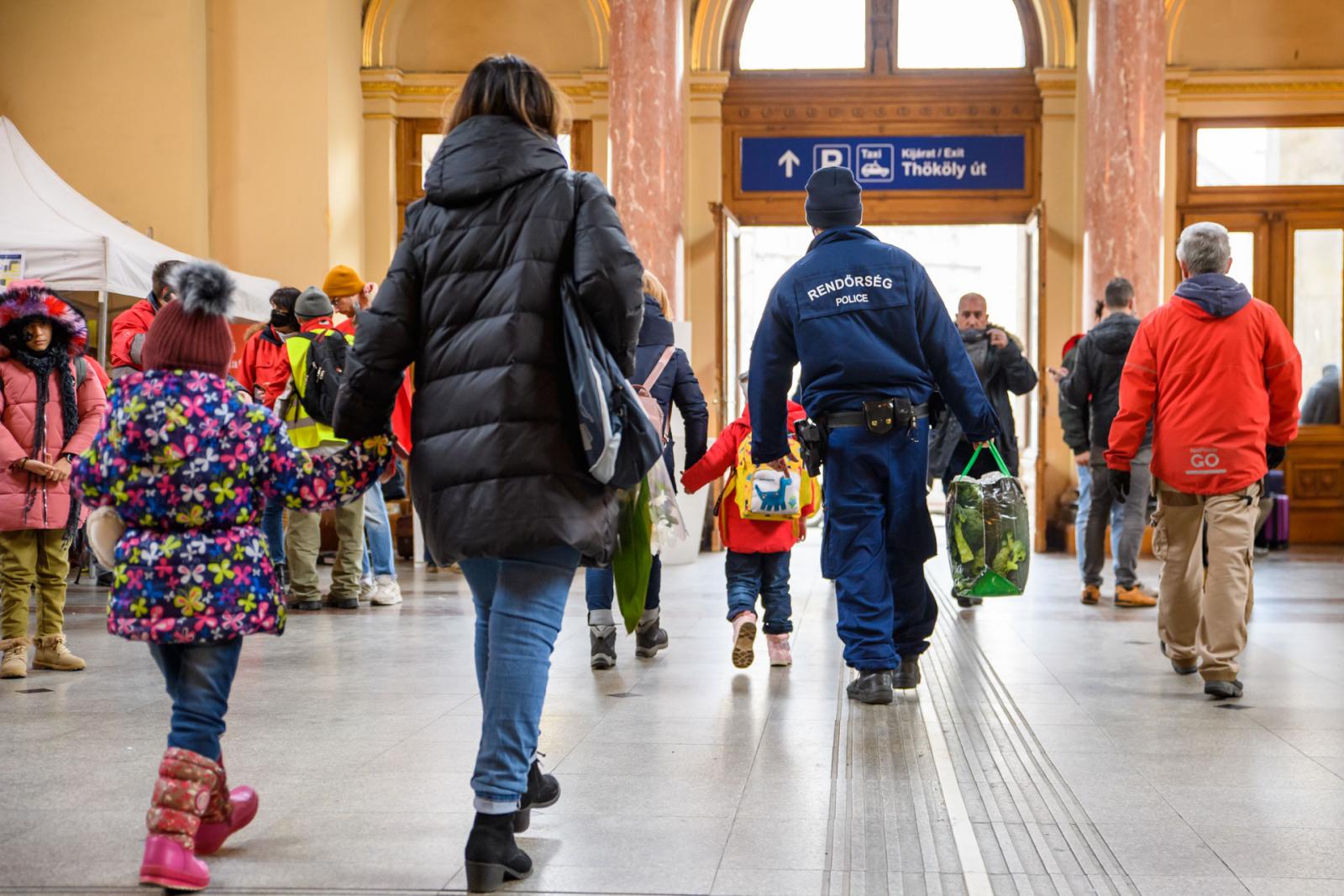 2022. február 28.
menekültek érkeznek Ukrajnából a Nyugati pályaudvarra.