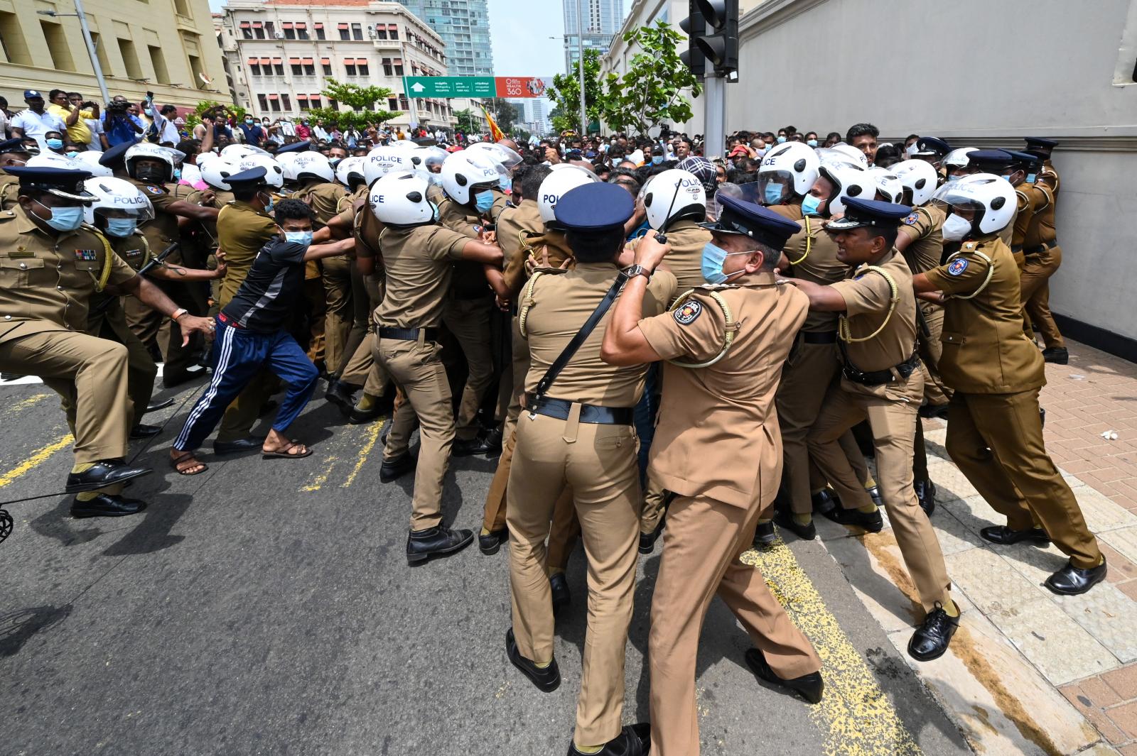 Mahinda Radzsapaksza és testvére Gotabhaya Radzsapaksza