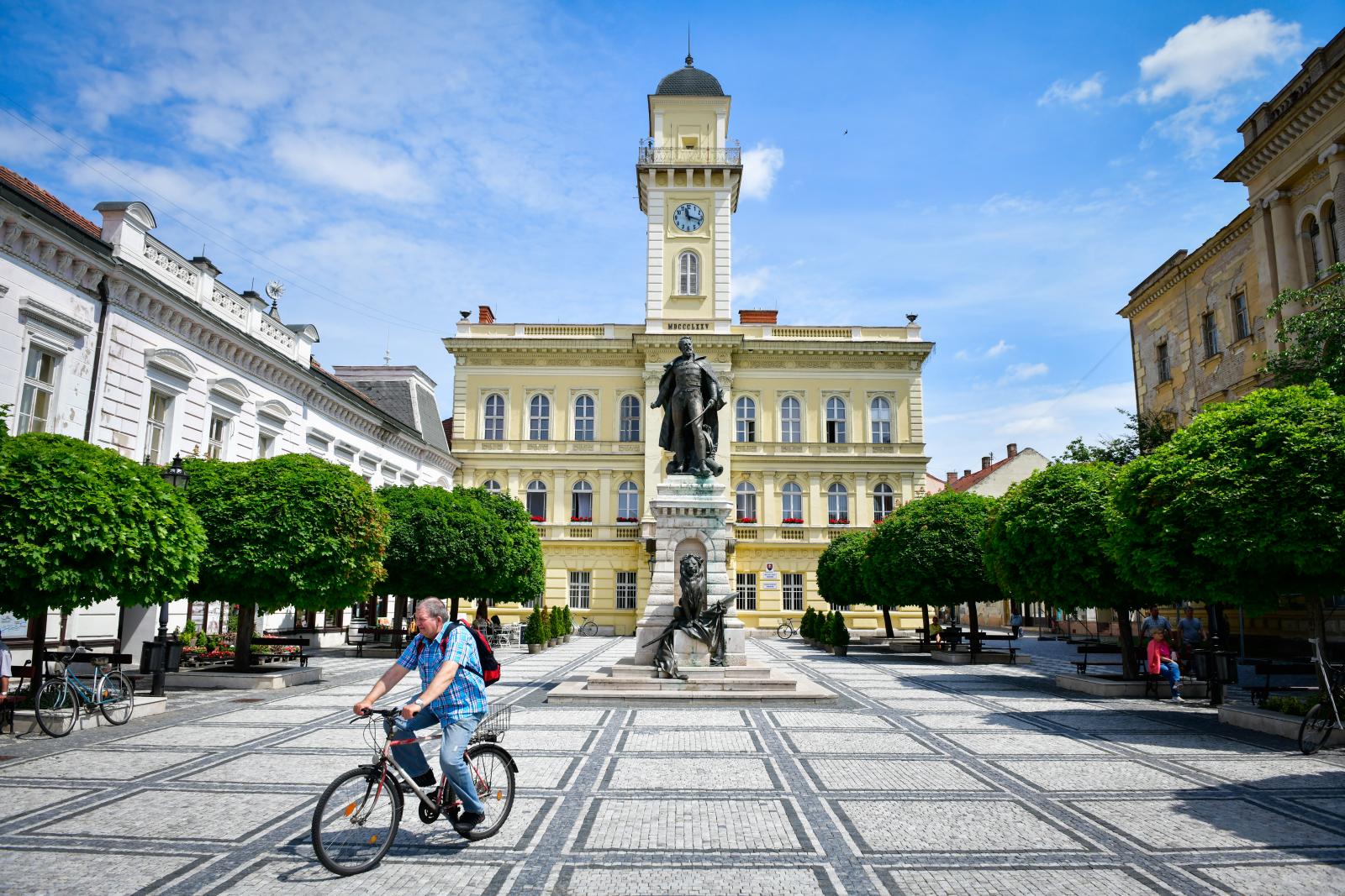 Klapka György tábornok szobra a dél-szlovákiai Komárom főterén