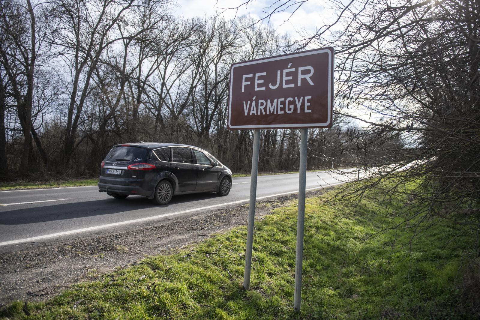 Nem sajnálták a közpénzt a táblacserékre