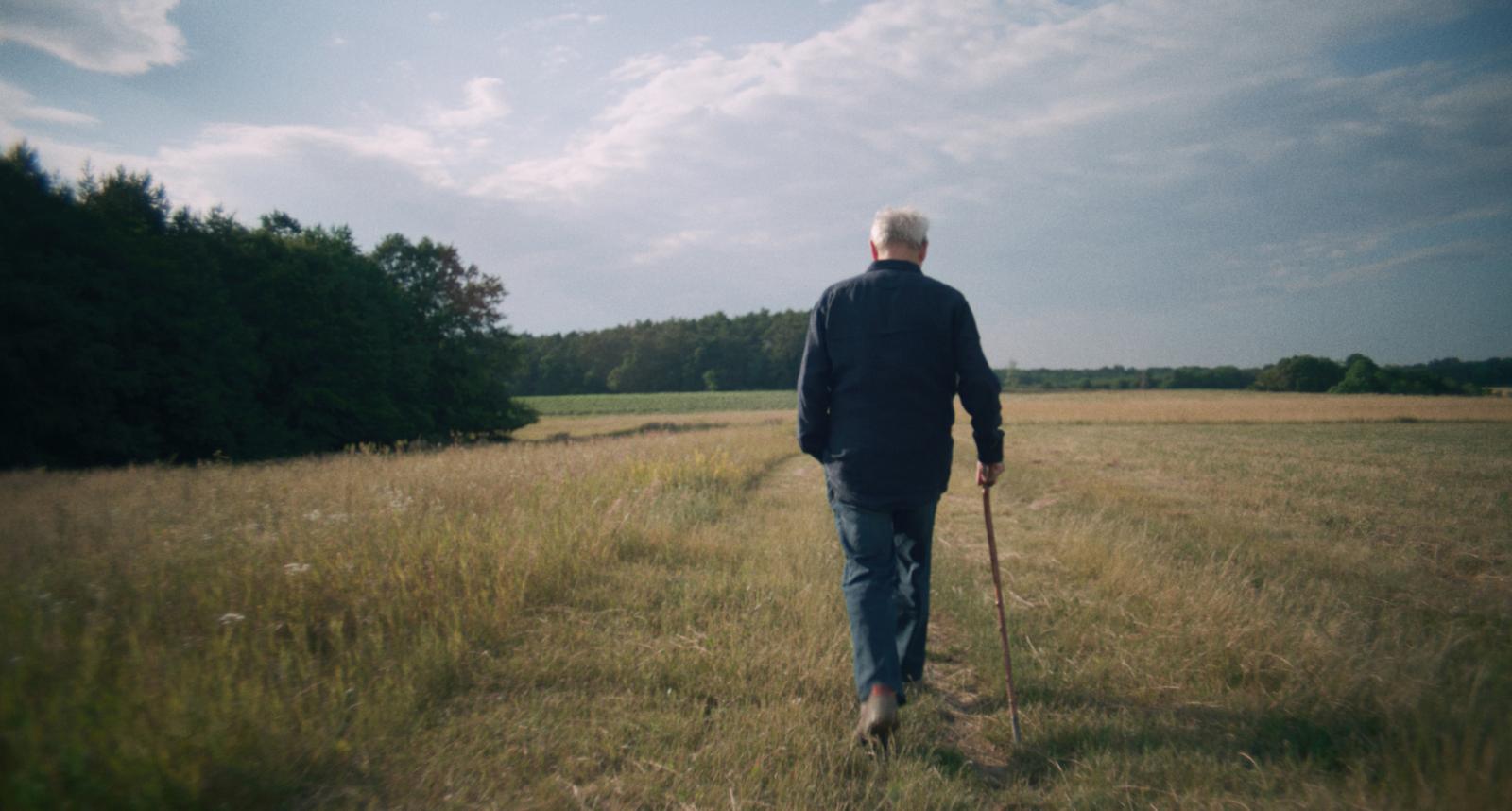 Nádas Péter úgy főszereplő, hogy fizikai valójában alig jelenik meg