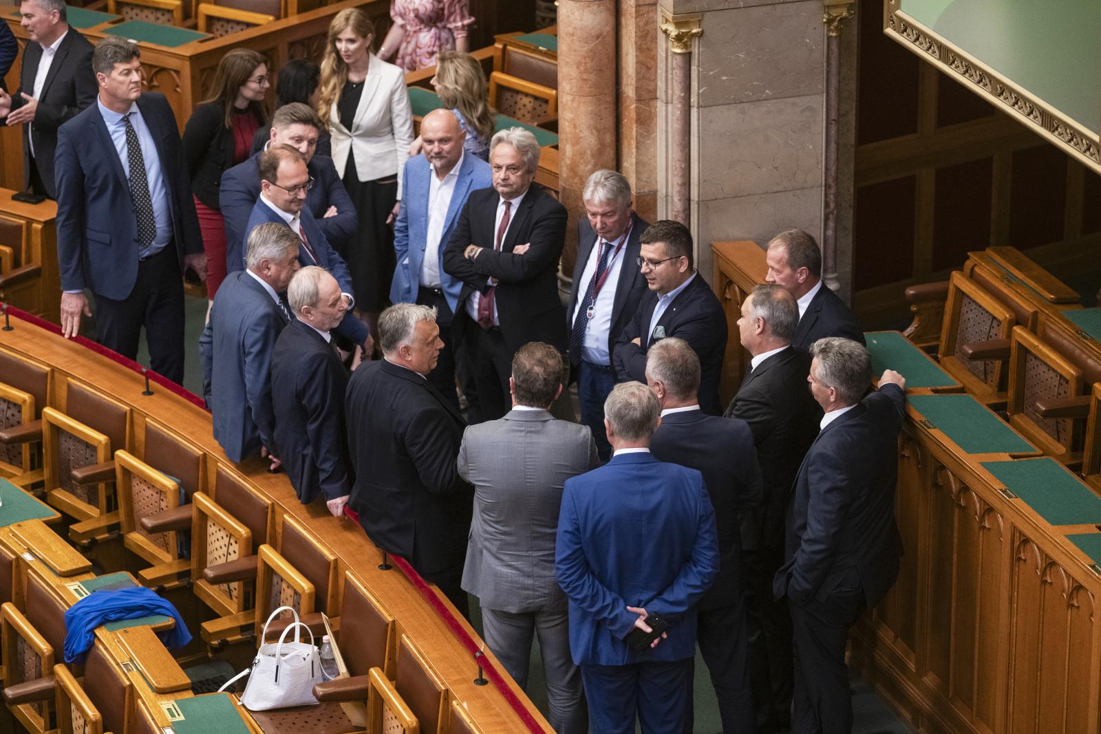 Hazánkban 2010 óta minden választás nyomán az előzőnél idősebb parlament állt fel, ami jelentős részben a Fidesz–KDNP dominanciá­jának következménye