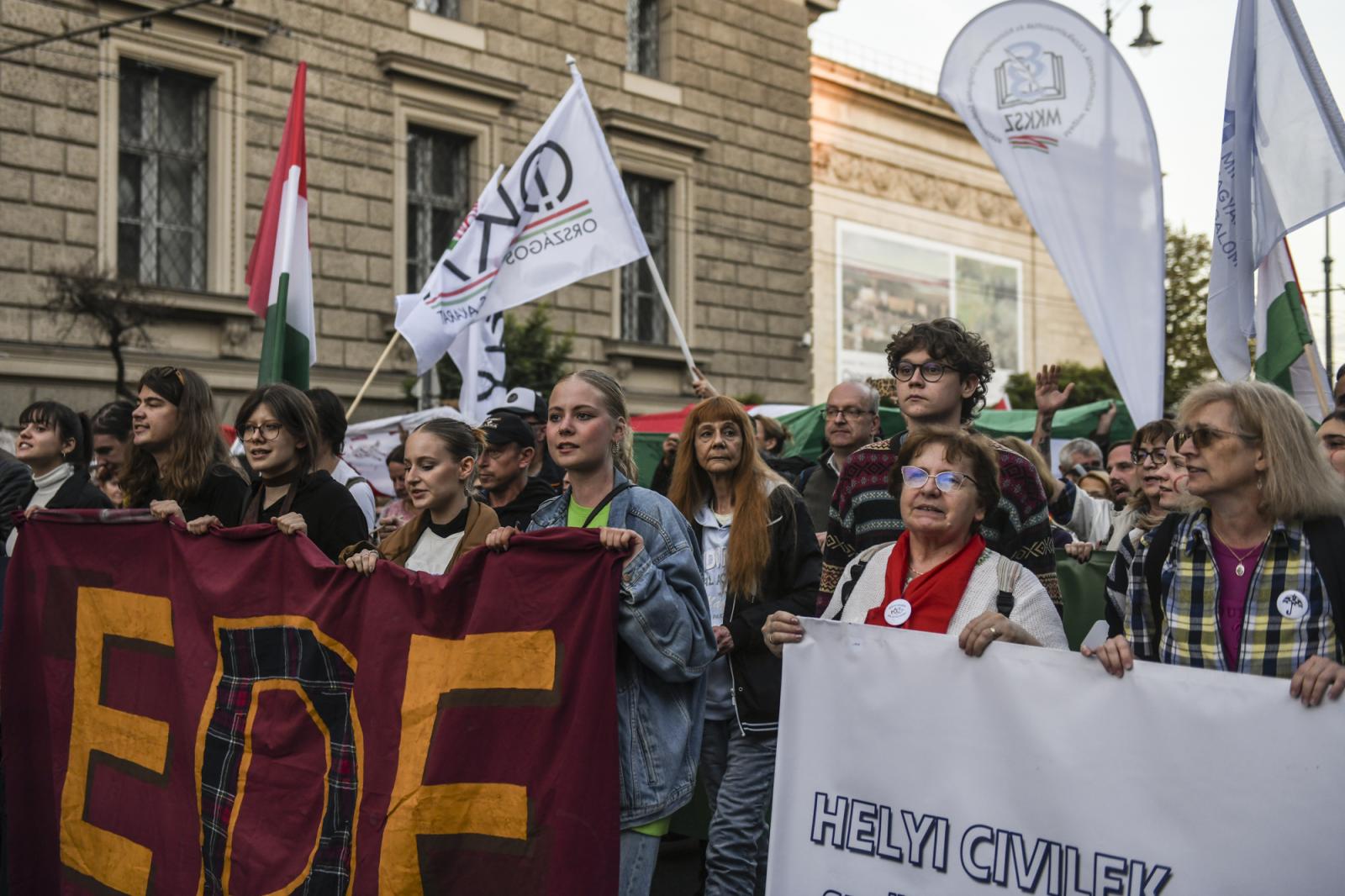 Egyszerre volt vidám, dühös, és elkeseredett a tiltakozók menete