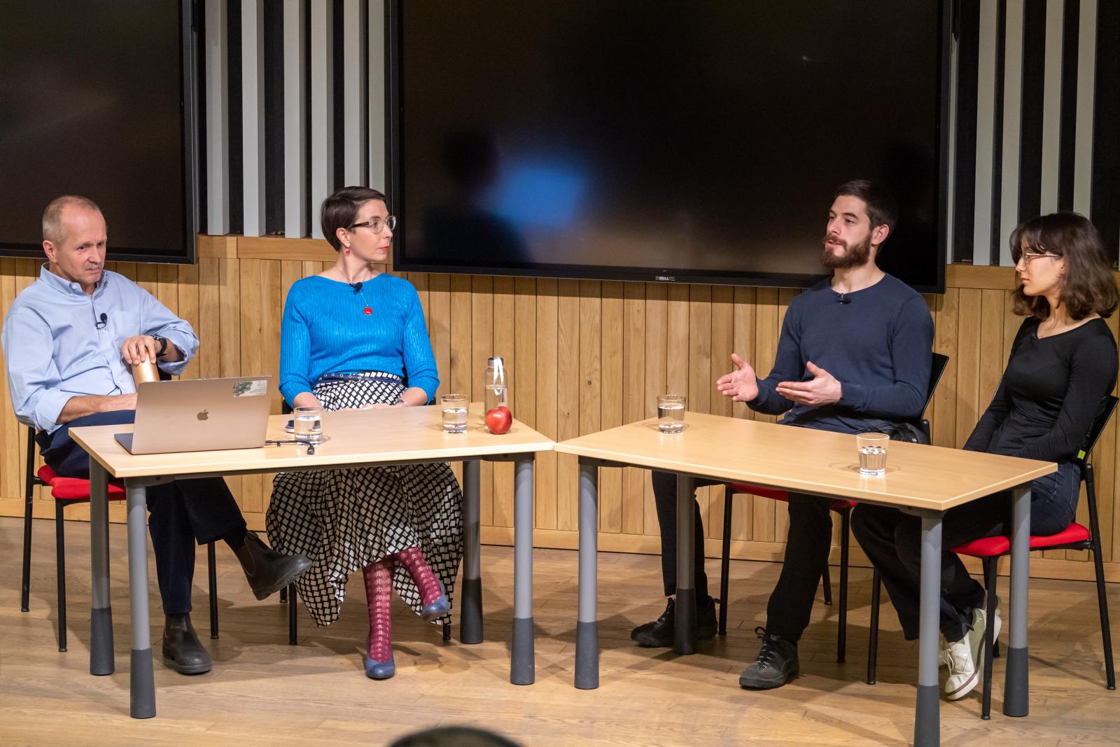 Pintér László, a CEU professzora, Schmidt Judit dietetikus, Antonovics Bence környezetvédelmi szakértő és Kovács Valéria, a Fridays for Future világszervezet aktivistája