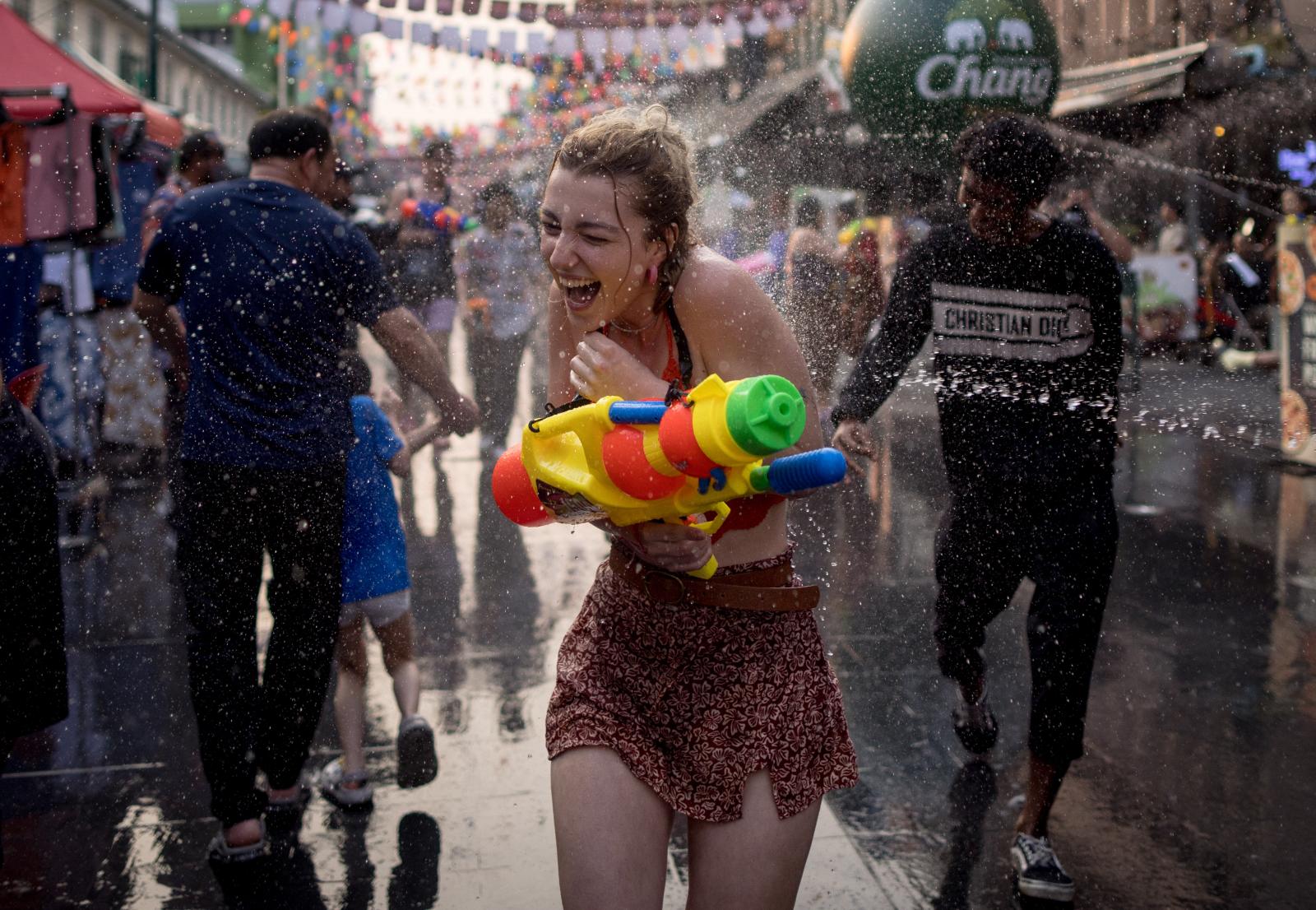 Szivárvány szeptember 1-jén, miután heves esőzések sárgödörré változtatták a Burning Man fesztivál helyszínét a nevadai Black Rock sivatagban