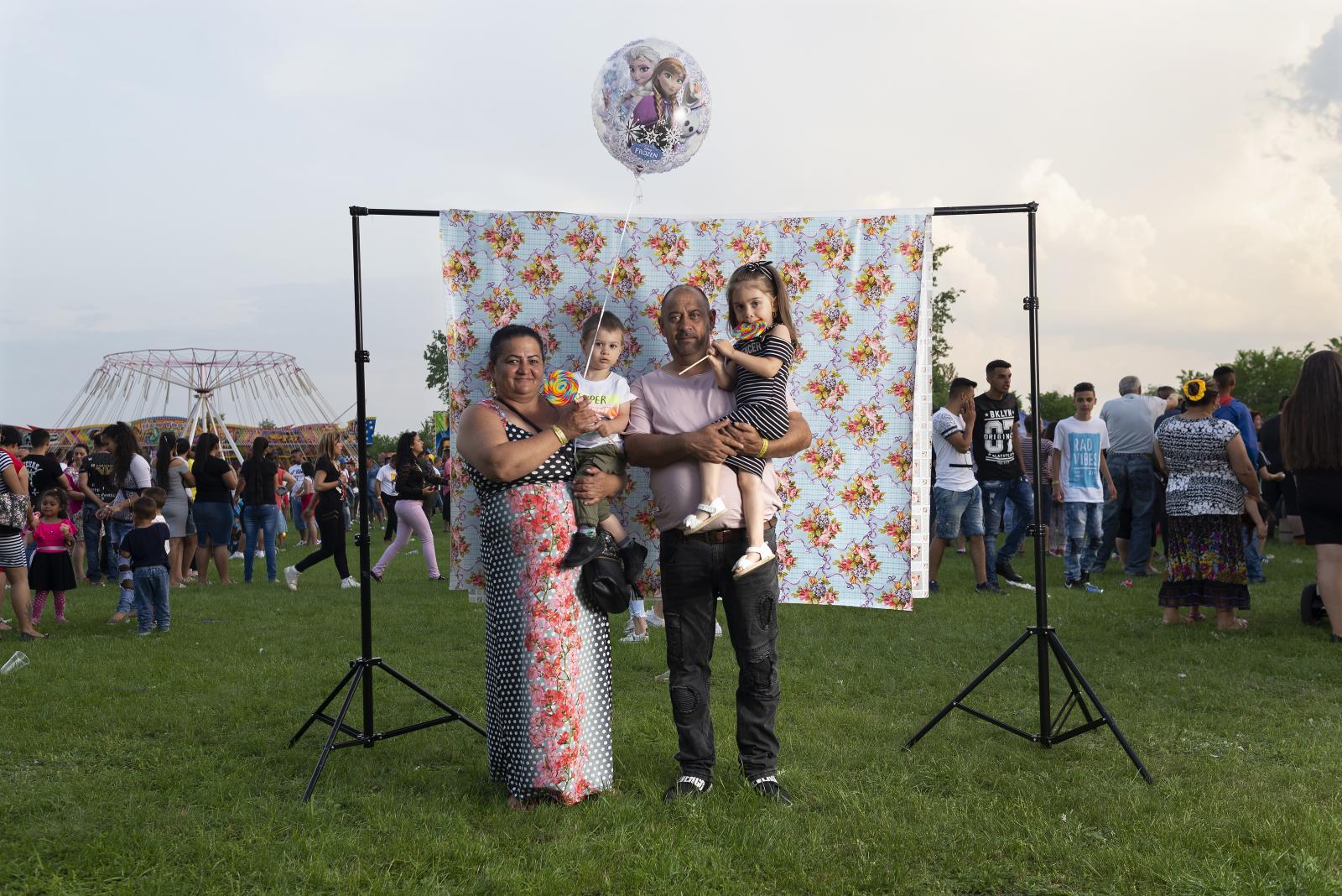 Részlet Sivák Zsófia Hajnalhasadásig című fotósorozatából.