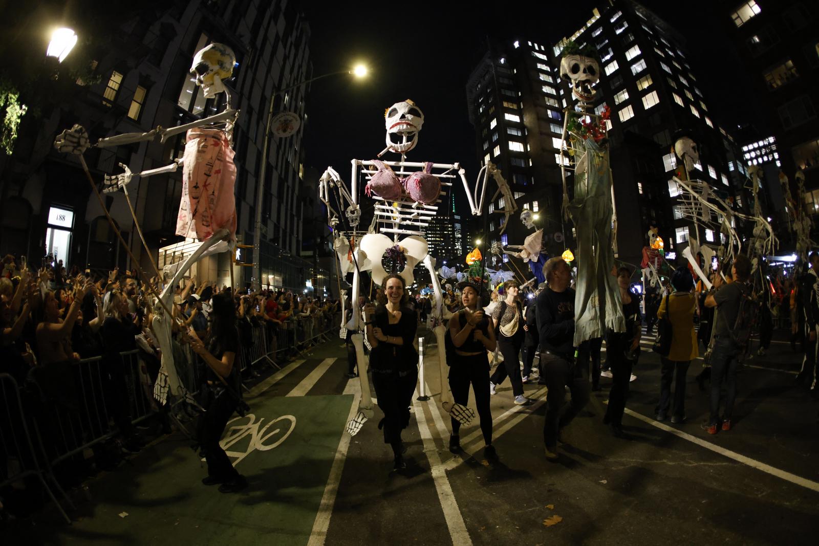 A törökországi Izmirben is beöltöztek