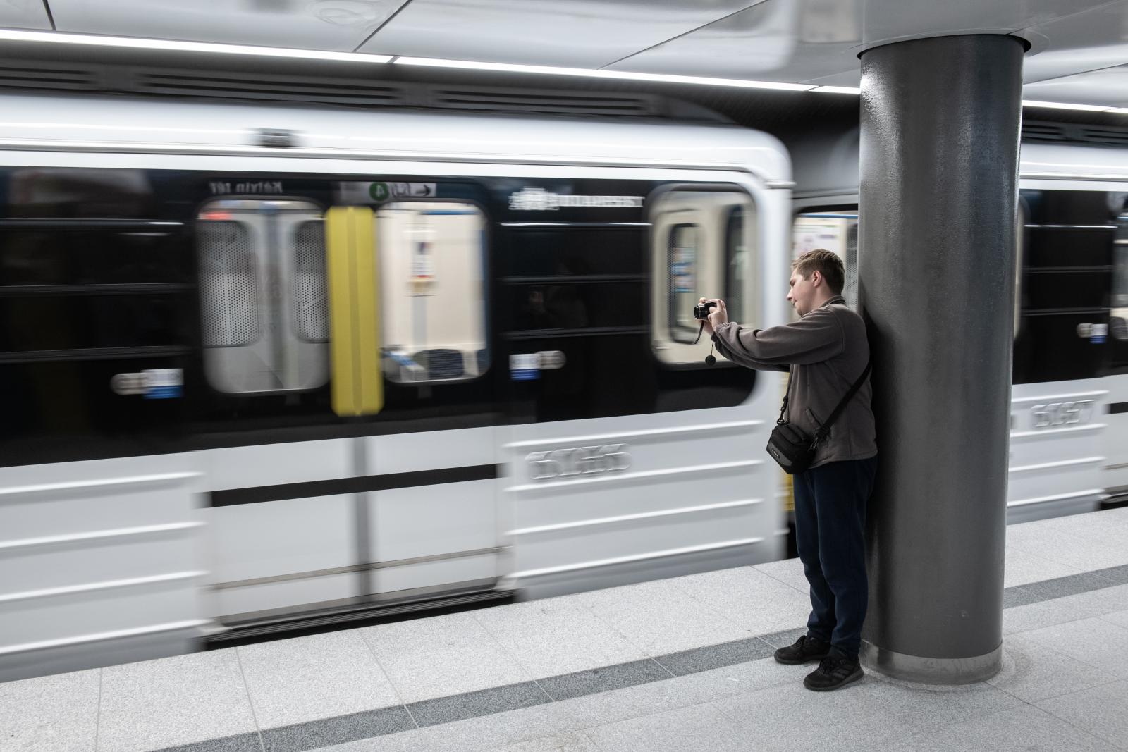 Rángatózó metrószerelvények – mindennapos utasélmény