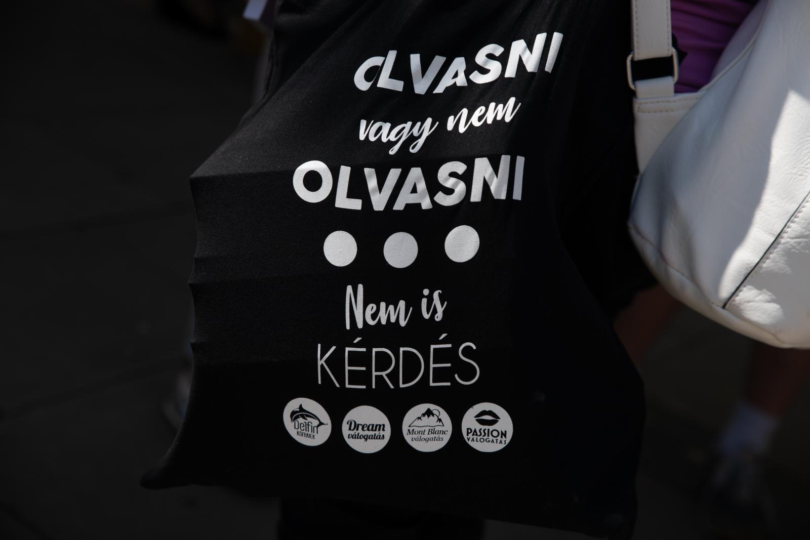 A 95. Ünnepi Könyvhét 2024 nyarán: Budapest olvas flashmob a Fővárosi Szabó Ervin könyvtár szervezésében