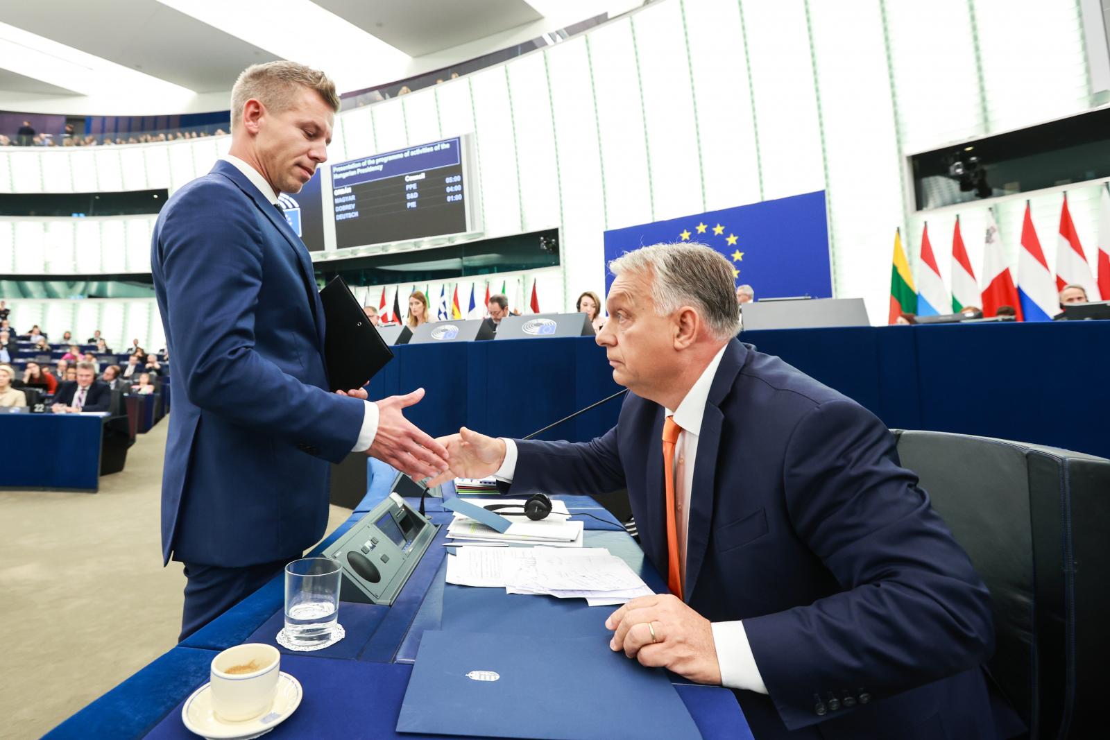 Magyar Péter és Orbán Viktor Strasbourgban.