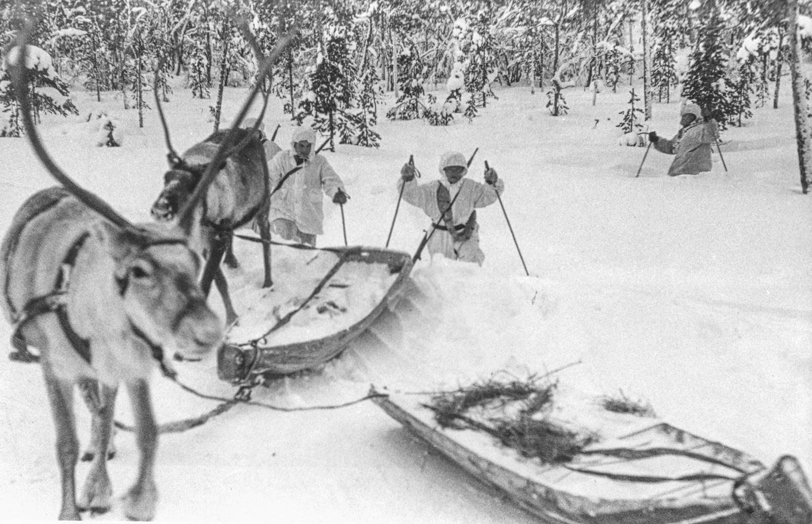 Finn katonák rénszarvasokkal. A békepárti Szovjetuniót is a háborúpárti finnek támadták meg 1939 novemberében – a szovjet lapok szerint