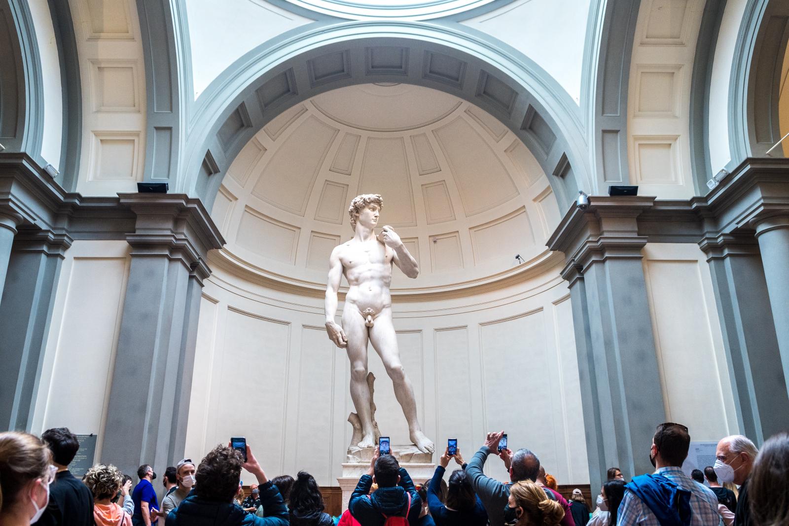 Michelangelo Dávidja sem tökéletes? A fej és a kezek aránytalanul nagynak tűnnek