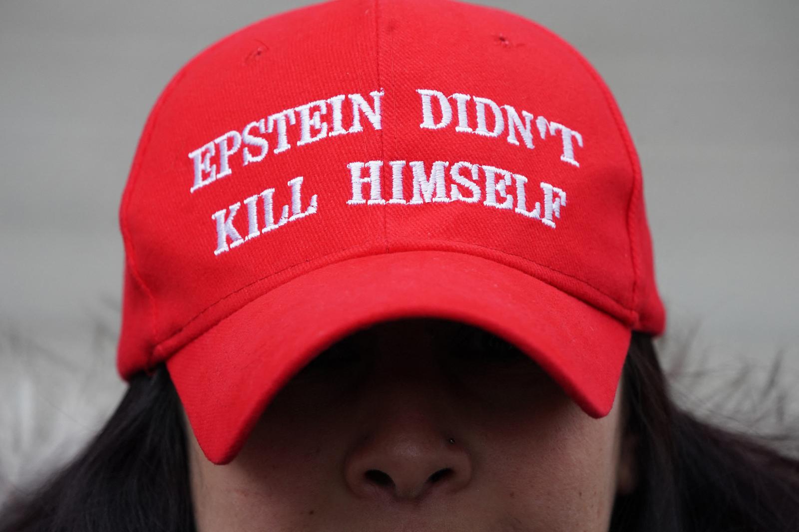A MAGA várta a nagy leleplezést, ami aztán sosem jött el. Trump feszegeti a húrt a leghűségesebb szavazóinál