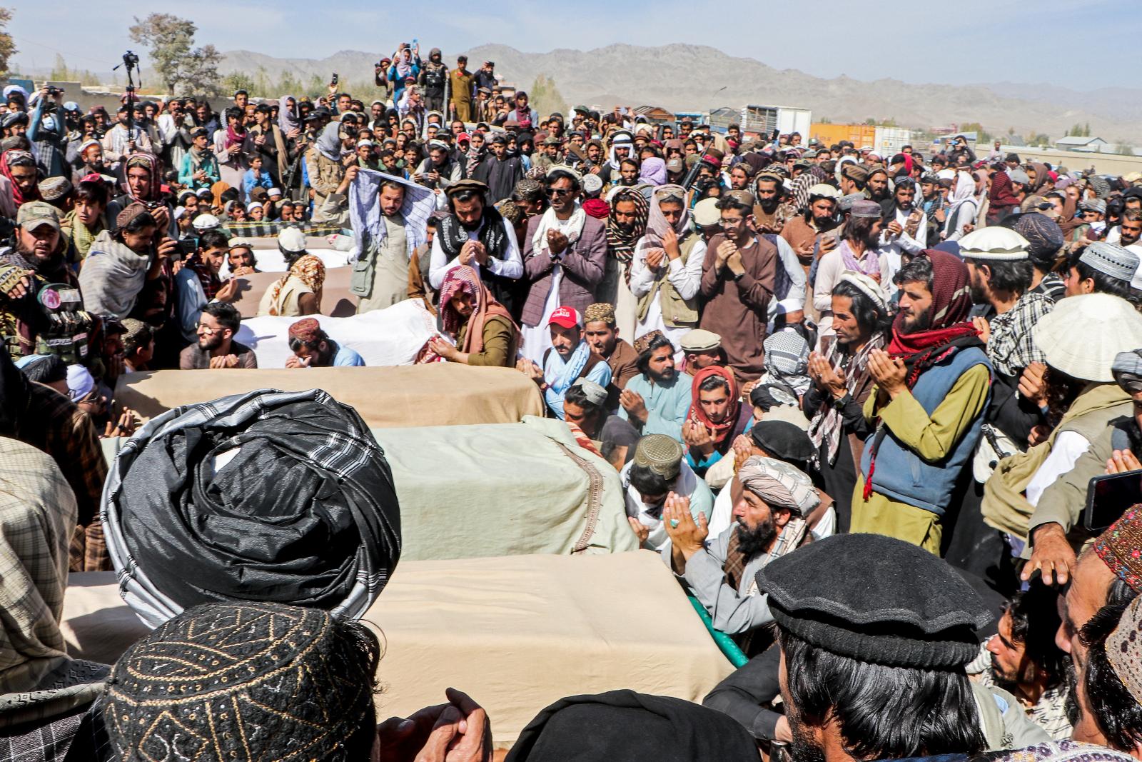 A pakisztáni légicsapások áldozatainak a temetése Paktika tartományban október 18-án
