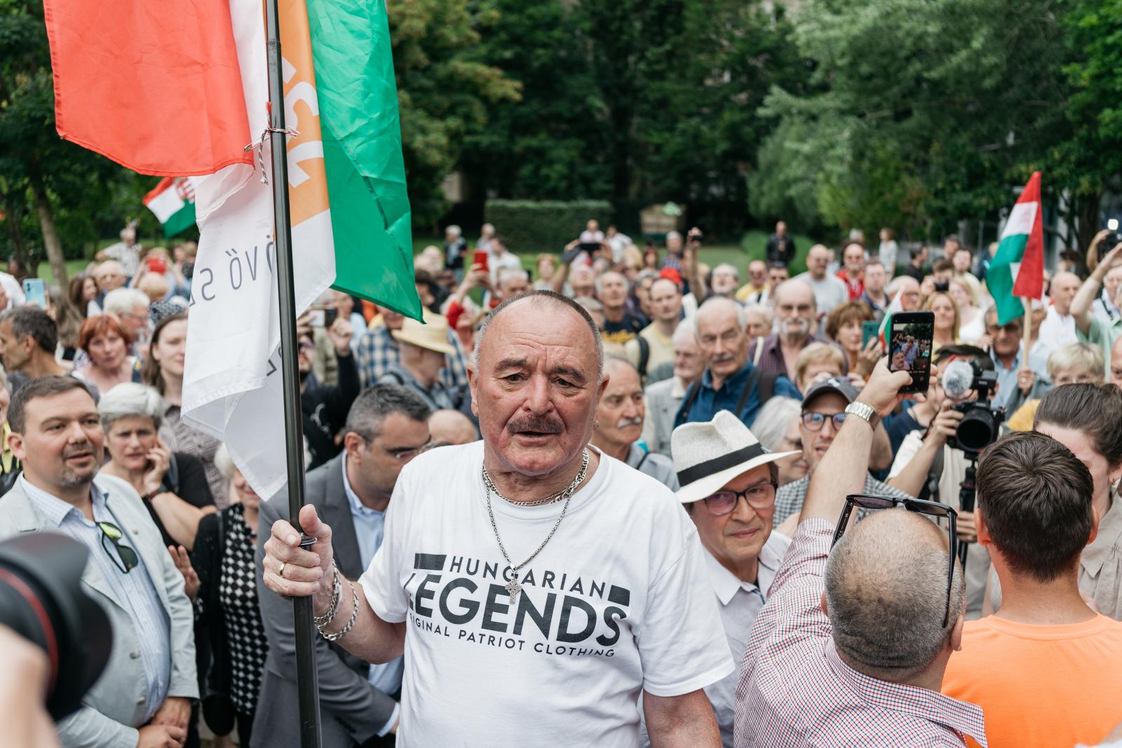A Beatrice énekese szerint egy kicsit lehet, hogy túllőtt a célon