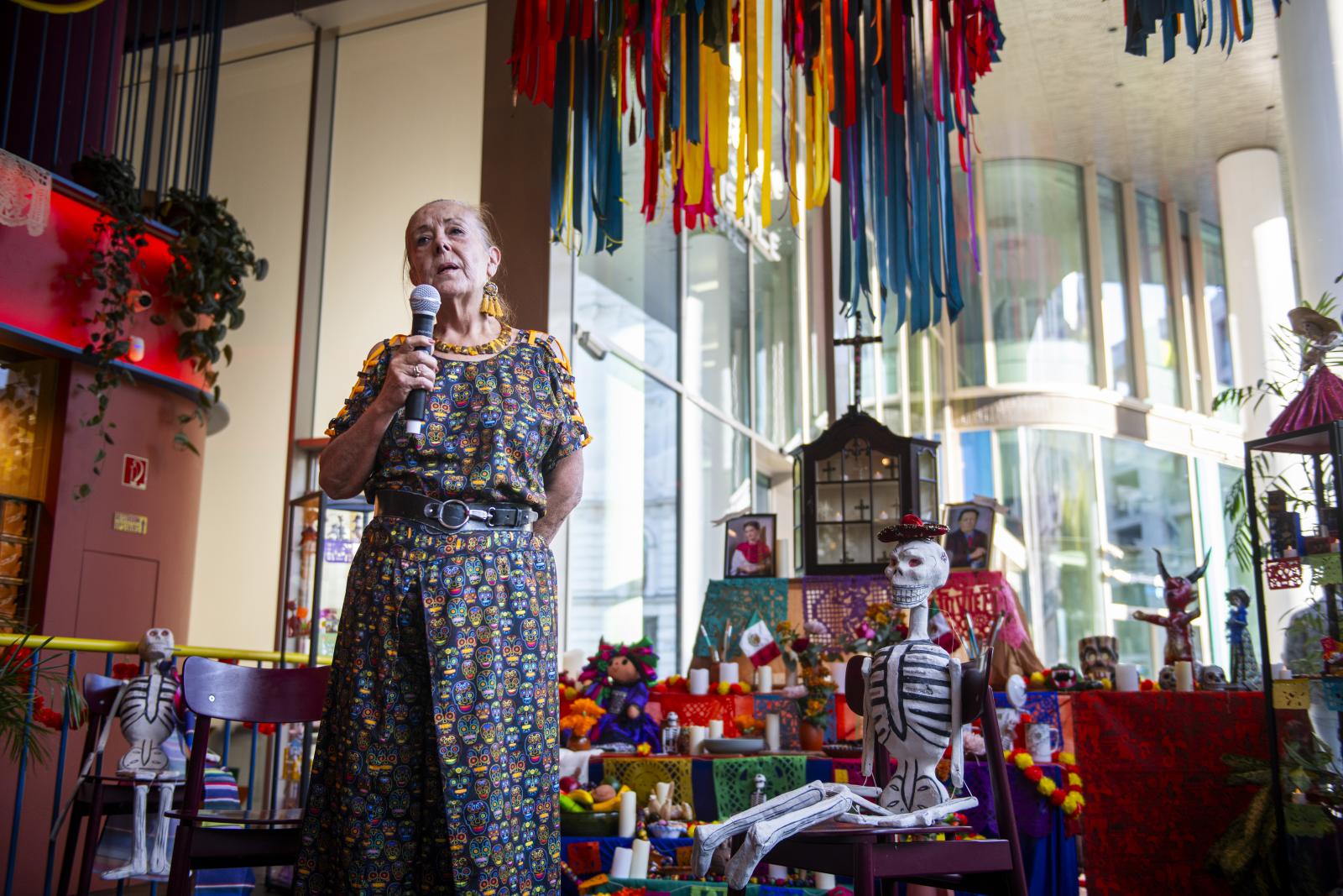 Mexikóban az itthon megszokott fekete helyett színkavalkád jellemzi az emlékezést az elhunytakra