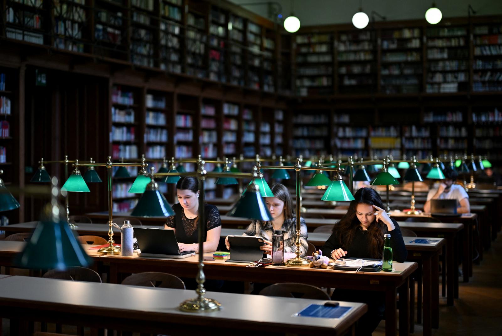 Szeptemberben rekordot döntött a külföldön tanuló diákok száma