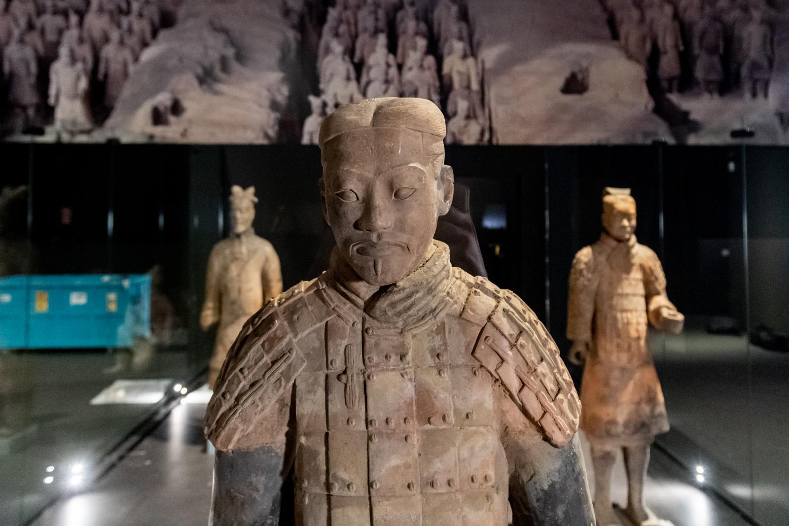 A terrakotta-hadsereget tíz eredeti példány képviseli majd a Szépművészeti Múzeum kiállításán