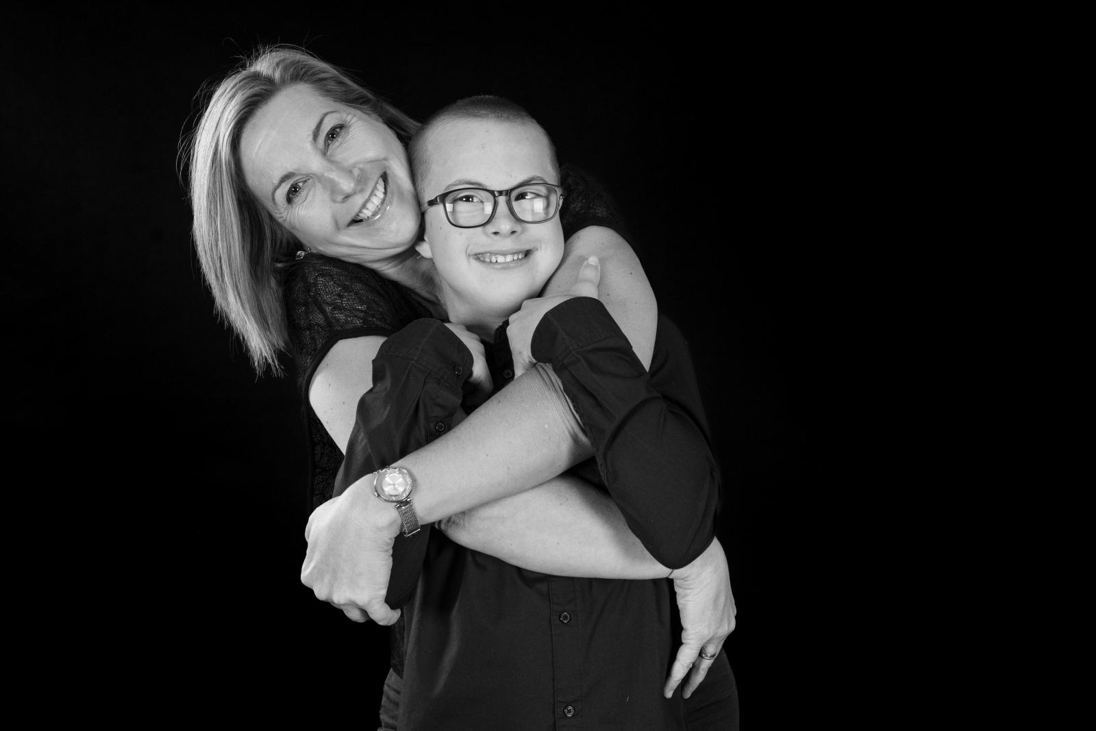 A Barcsi Szivárvány Egységes Gyógypedagógiai Módszertani Intézmény EGYMI „Mert hozzád tartozom” című fotókiállítása a Barcsi Városi Könyvtárban.
Fotón: Papp Henrietta