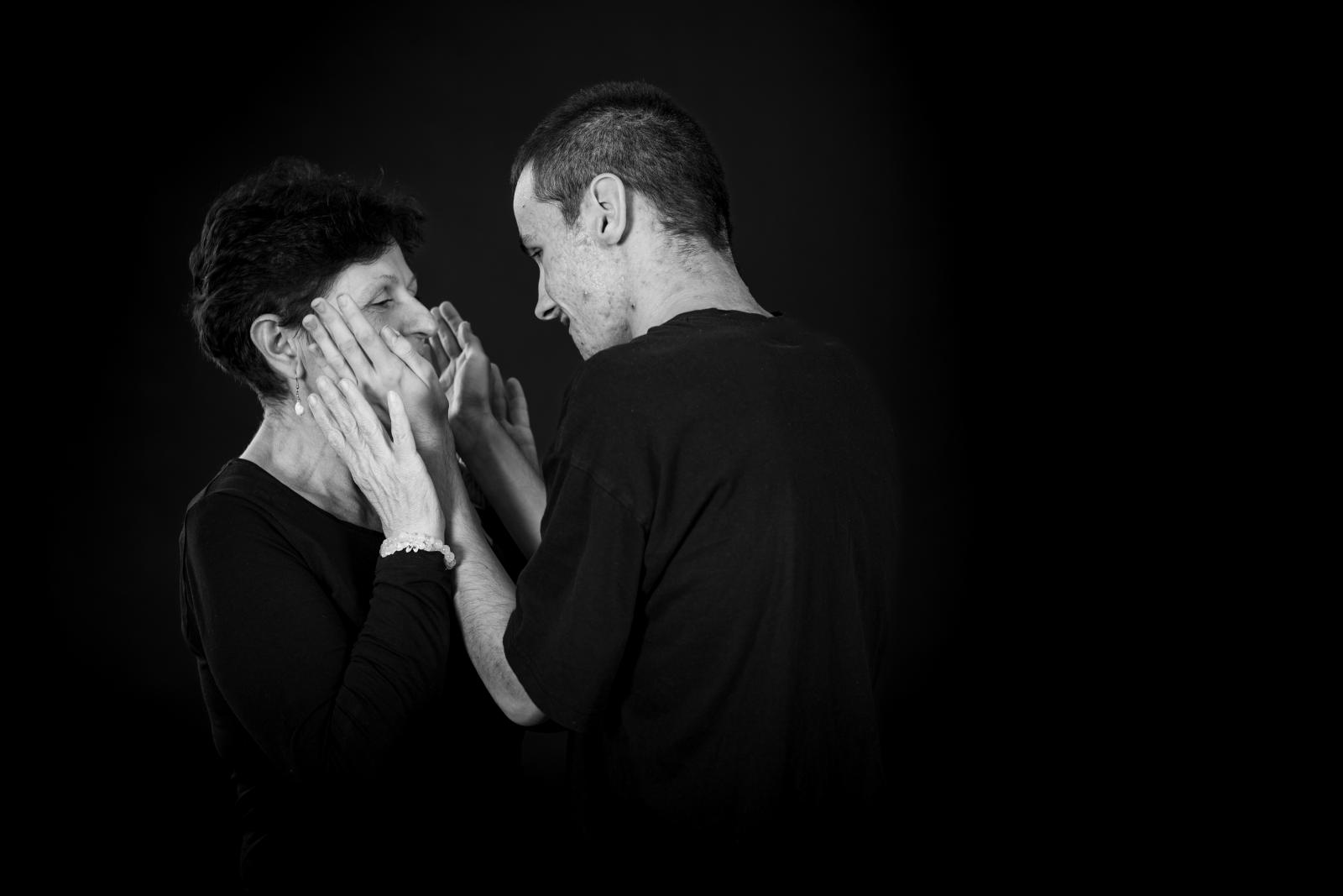 A Barcsi Szivárvány Egységes Gyógypedagógiai Módszertani Intézmény EGYMI „Mert hozzád tartozom” című fotókiállítása a Barcsi Városi Könyvtárban.
Fotón: Papp Henrietta