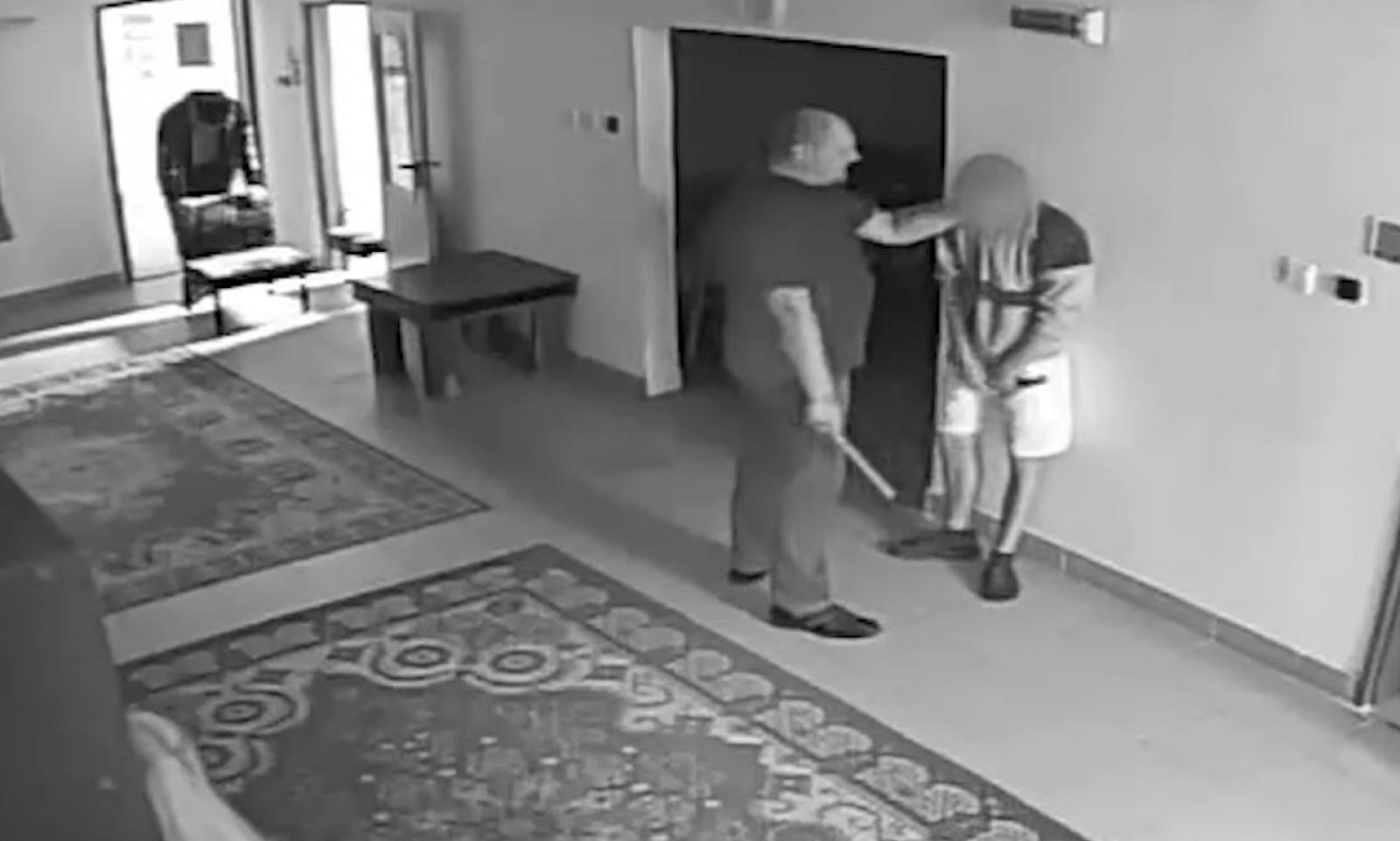 Testi fenyítés. Újabb bizonyíték a Szőlő utcában alkalmazott módszerekről