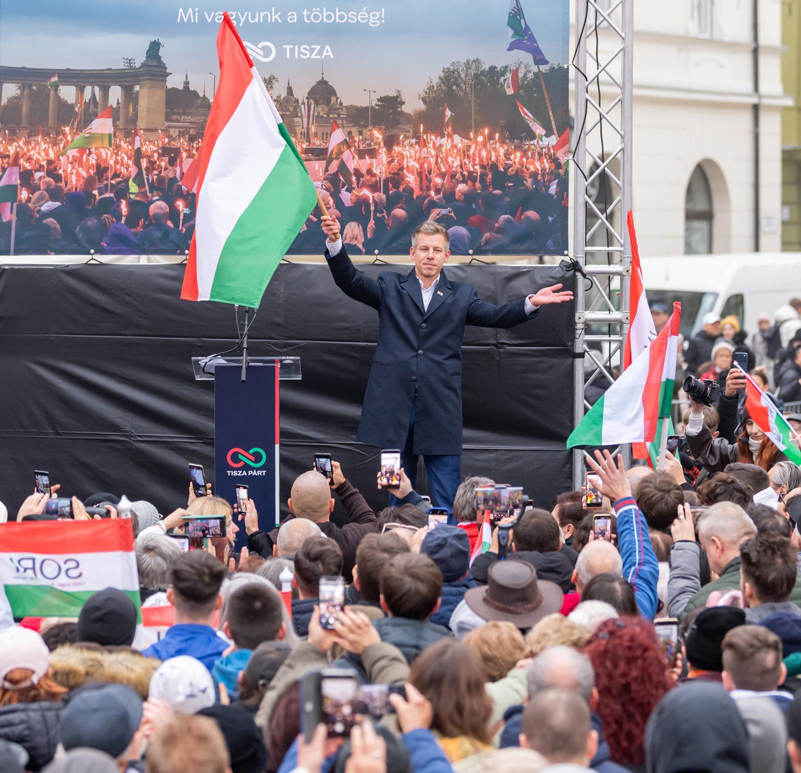 Egy a zászló, nagy a tábor. Magyar Péter és pártja a társadalom minden rétegét meg tudja szólítani