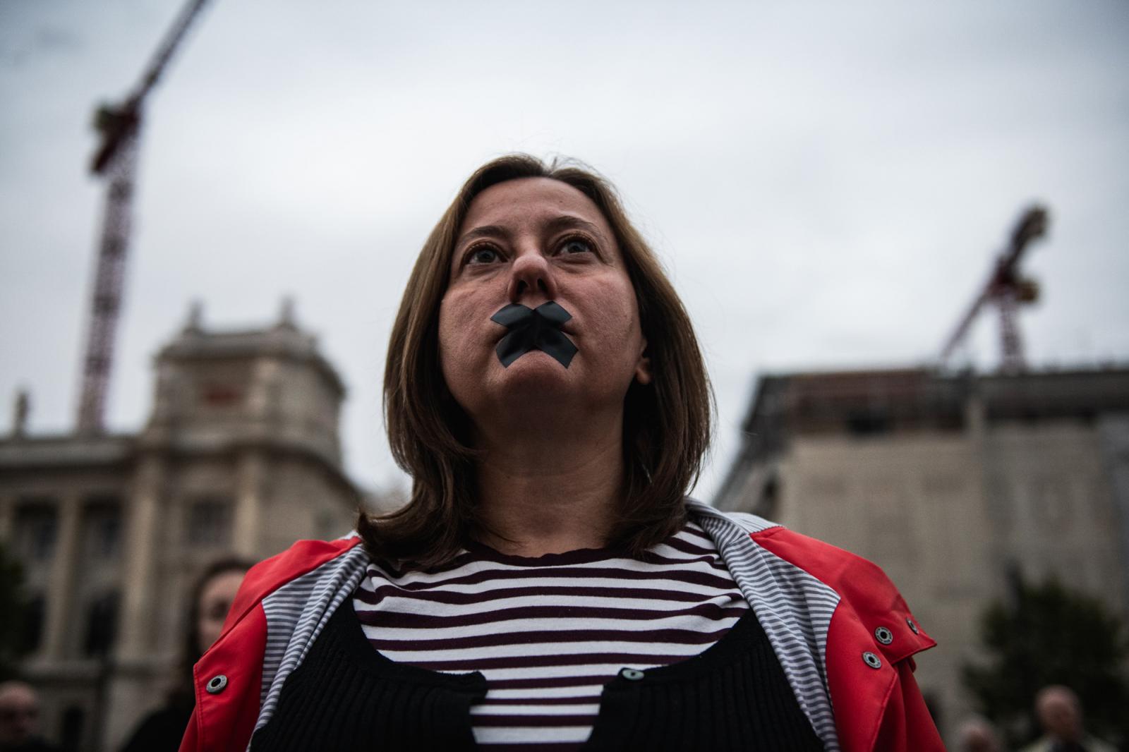 A Magyar Orvosi Kamara (MOK) által szervezett tüntetés Budapesten a Kossuth téren 2025. március 8-án