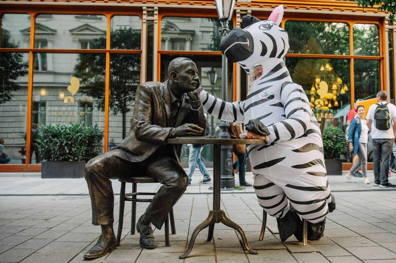 A Magyar Orvosi Kamara (MOK) által szervezett tüntetés Budapesten a Kossuth téren 2025. március 8-án