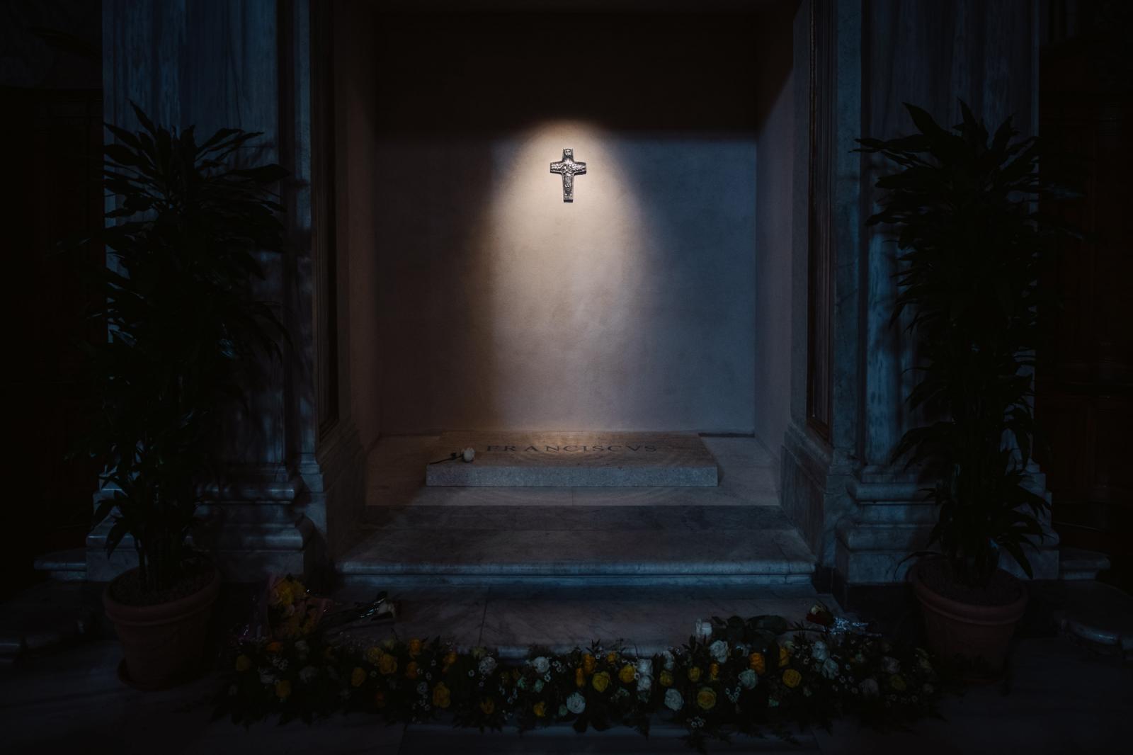 A Magyar Orvosi Kamara (MOK) által szervezett tüntetés Budapesten a Kossuth téren 2025. március 8-án